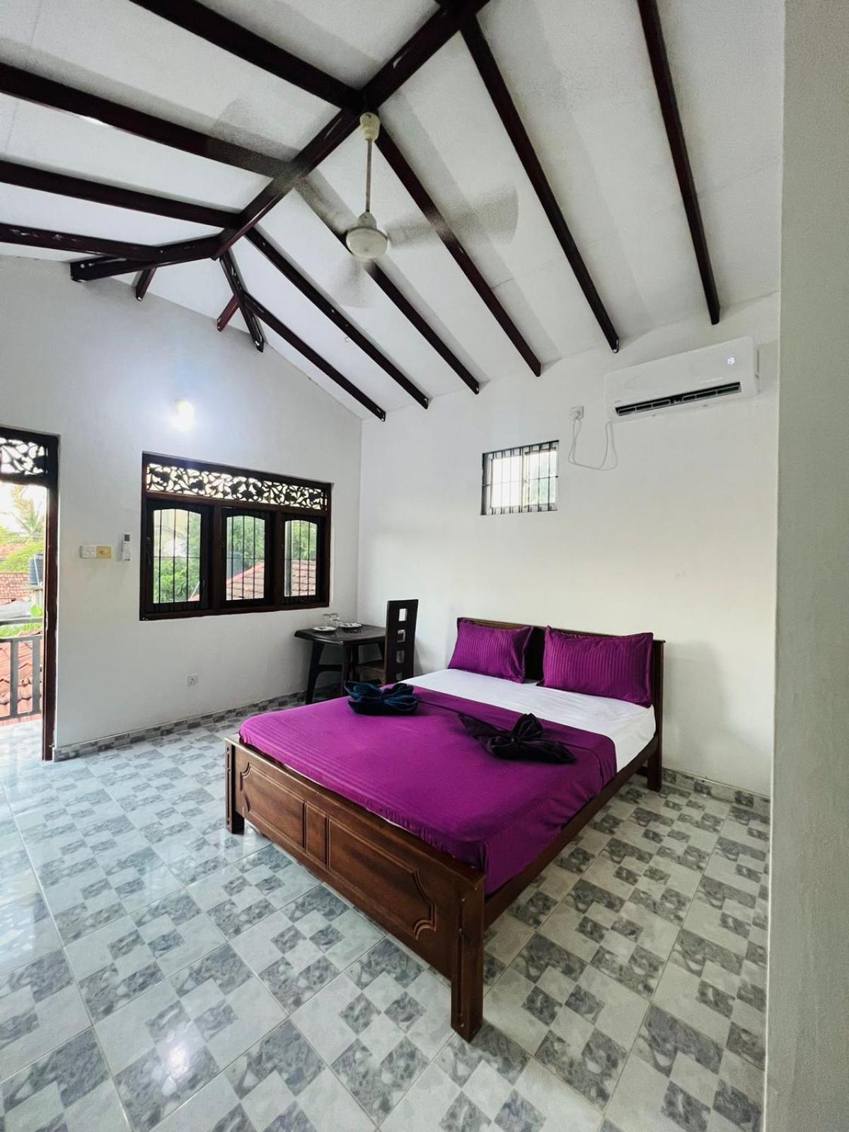 Honey Beach Hostel Negombo Exteriör bild