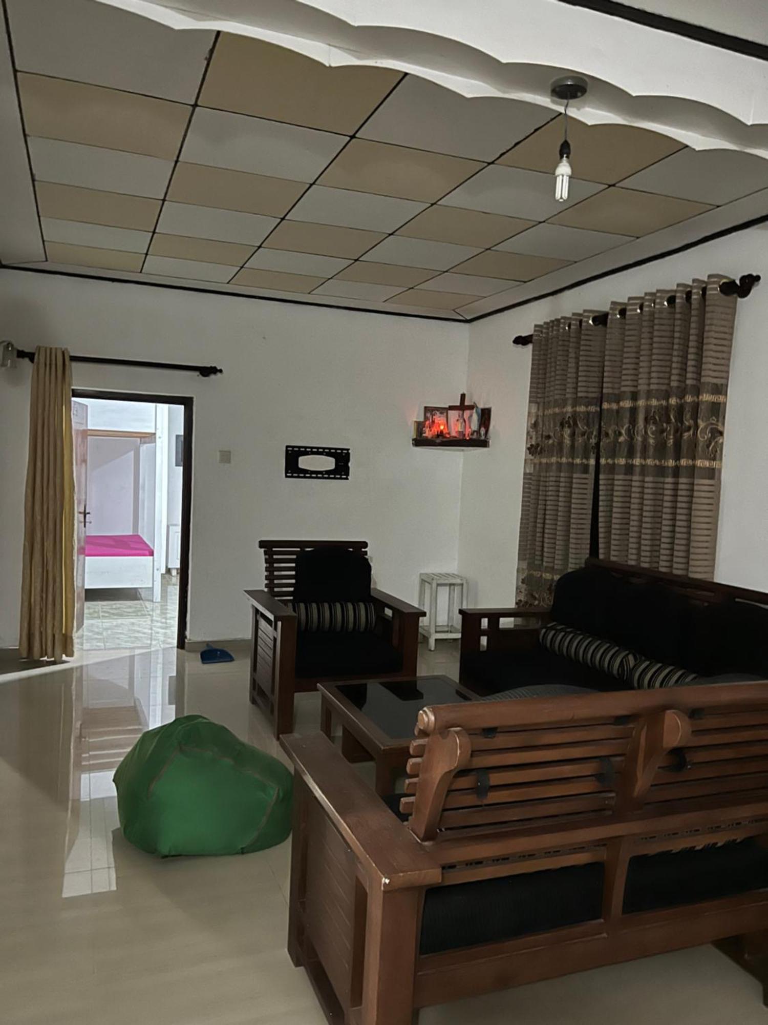 Honey Beach Hostel Negombo Exteriör bild